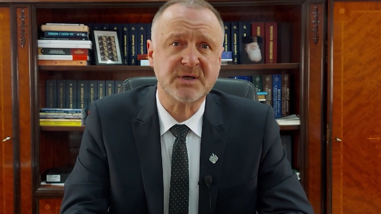 VIDEO Senator AUR, derapaj între două valuri COVID-19: ”Vor să ne îmbolnăvească trupurile. Din 6 în 6 luni veți fi îndopați cu viruși într-atât încât veți deveni vector de răspândire a epidemiei/ Certificatul verde atestă condiția de sclavi”