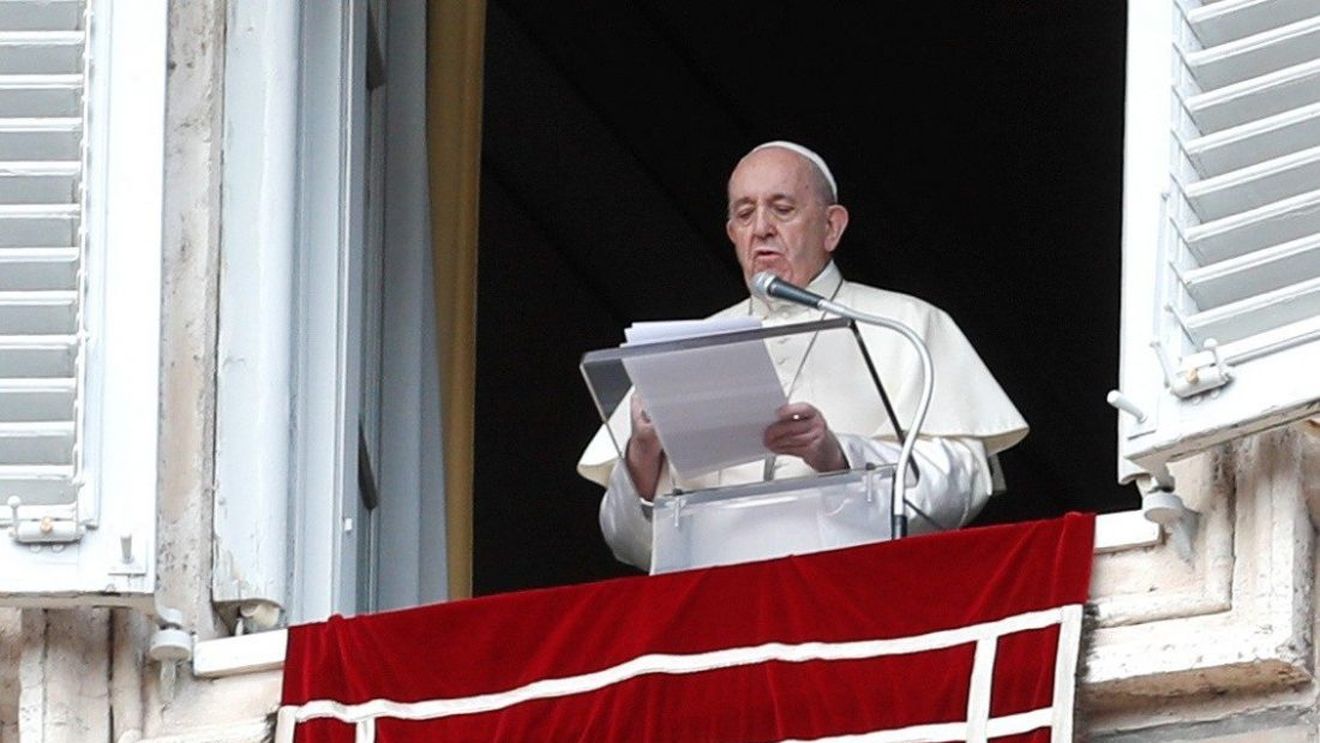 Papa Francisc a fost vaccinat la Vatican împotriva Covid-19