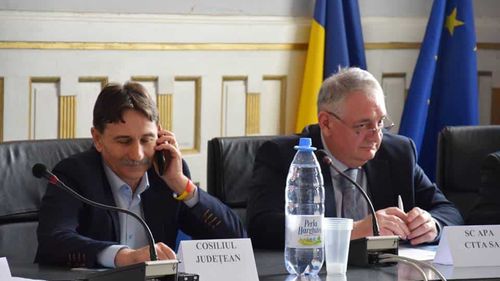 Prime uriașe pentru șefii companiei de apă din județul Alba: 30.000 de euro pentru administratori, 17.000 de euro pentru director