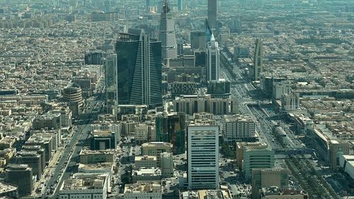 Arabia Saudită intenţionează să vândă acţiuni ale producătorului de petrol Aramco, cel mai devreme în iunie – surse
