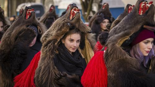 Un mic oraș din România atrage turiști din întreaga lume cu o tradiție milenară. „Ne eliberează sufletele”