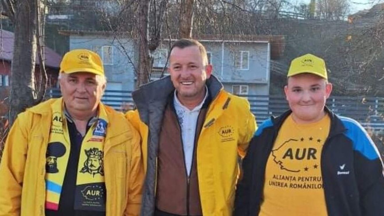 Un elev care are sute de mii de urmăritori pe TikTok, implicat în campania AUR. Partidul l-a dus la Parlament, de unde a relatat cum e la bufet: „Mâncare ieftină. Trei porţii bine dezvoltate”