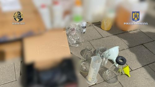 Fabrică ilegală de droguri la Cluj, dosar cu 14 inculpați / ”Chimistul” grupului acuzat că ar fi produs tone de substanțe, distribuite în zeci de mii de colete