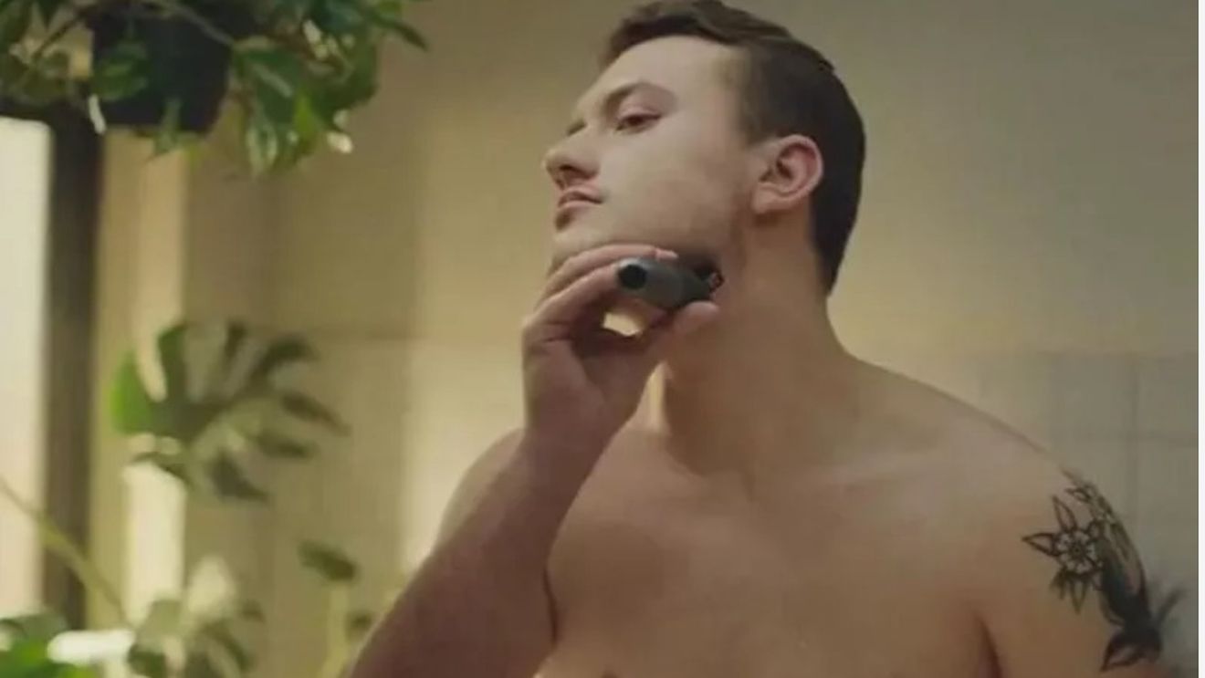 Compania Braun atrage reacții violente asupra unei reclame la un aparat de ras în care apare un model transsexual