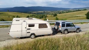 Rulotă în loc de hotel: Tot mai mulți bulgari aleg campingul pentru vacanțe / Oamenii din marile orașe preferă odihna în natură