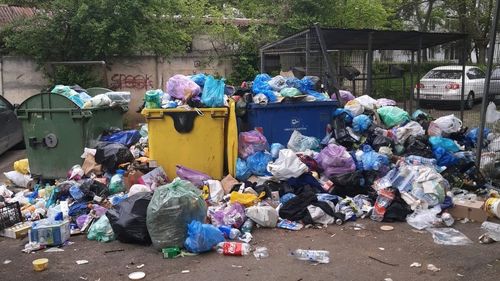 Comitetul pentru Situaţii de Urgenţă Ploieşti cere Prefecturii acordul pentru declararea stării de alertă, din cauza gunoaielor care nu sunt ridicate la timp