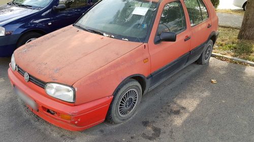 Primăria Sibiu vinde autoturisme la kilogram / Rablele găsite pe străzi se vând cu cel puțin 1,2 lei kilogramul