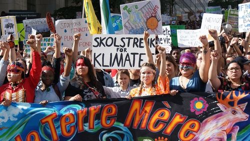 FOTOGALERIE Greta Thunberg, în fruntea unui protest uriaș la Montreal împotriva schimbărilor climatice: "Make Earth Greta Again"