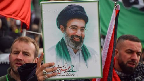 Serviciile secrete americane l-au informat pe Trump că noul lider iranian, Mojtaba Khamenei, e gay - NYPost
