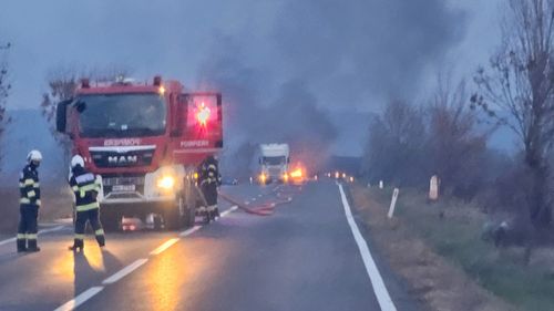 UPDATE Circulația rutieră a fost reluată pe A2, după ce un camion a luat foc, în apropiere de localitatea Murfaltar, în județul Constanța