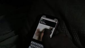 Metoda „Loverboy”, instrument principal de racolare a victimelor traficului de persoane, avertizează ANITP