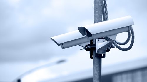 Asociația Pro Infrastructură: „Bizonii” șoselelor nu pot fi amendați deși sunt văzuți pe camerele de monitorizare a traficului „în și între” localități / Ministrul Predoiu și șeful CNAIR blochează aplicarea legii / UPDATE Reacția Ministerului de Interne