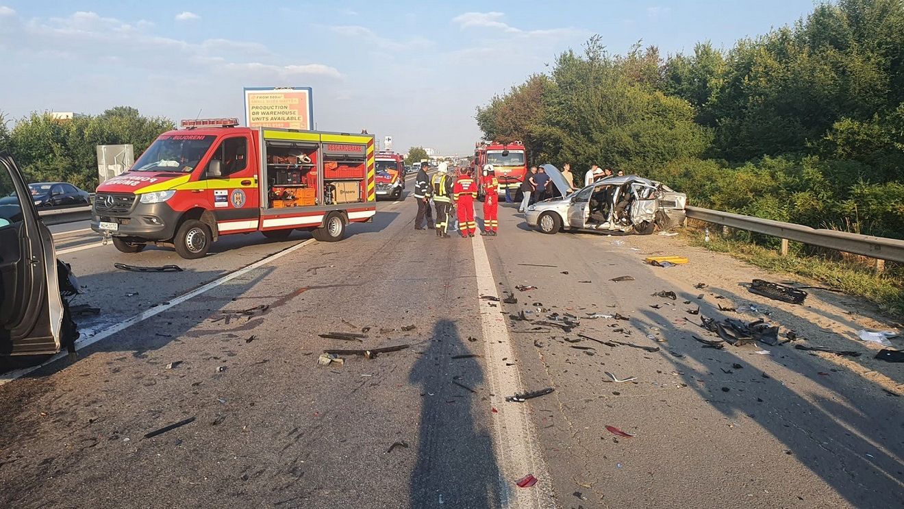 O persoană a murit şi alte şase au fost rănite după ce un TIR şi o autoutilitară s-au ciocnit între două localități din Călărași