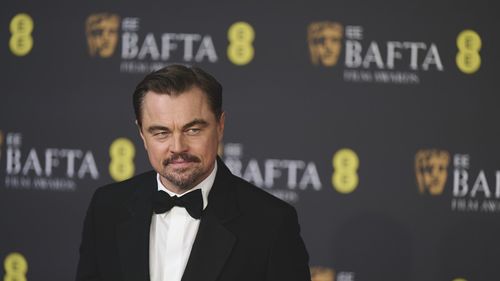 Leonardo DiCaprio i-a trimis lui Nikki Glaser coșuri cu paste după ce aceasta l-a luat la rost pentru că se întâlnește cu femei sub 30 de ani și nu dezvăluie niciodată detalii despre viața sa