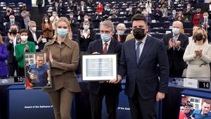 VIDEO Navalnîi primește premiul Saharov / Fiica lui critică în Parlamentul European „jumătățile de măsură” ale UE față de Putin: Să vrei să liniștești un dictator nu este o abordare pragmatică / Este cinism, ipocrizie și corupție