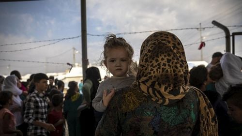 Comisia Europeană solicită o investigație asupra unor eventuale tratamente abuzive împotriva refugiaților la frontierele Greciei și Croației