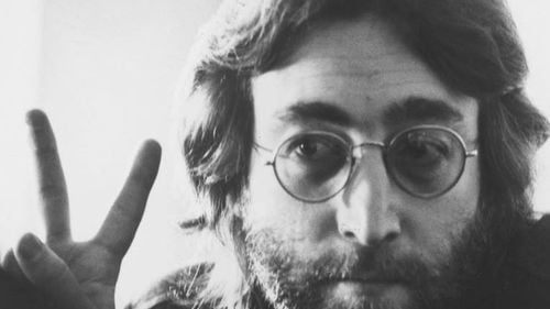 Asasinul lui John Lennon rămâne după gratii. Cererea de eliberare condiționată i-a fost respinsă pentru a zecea oară