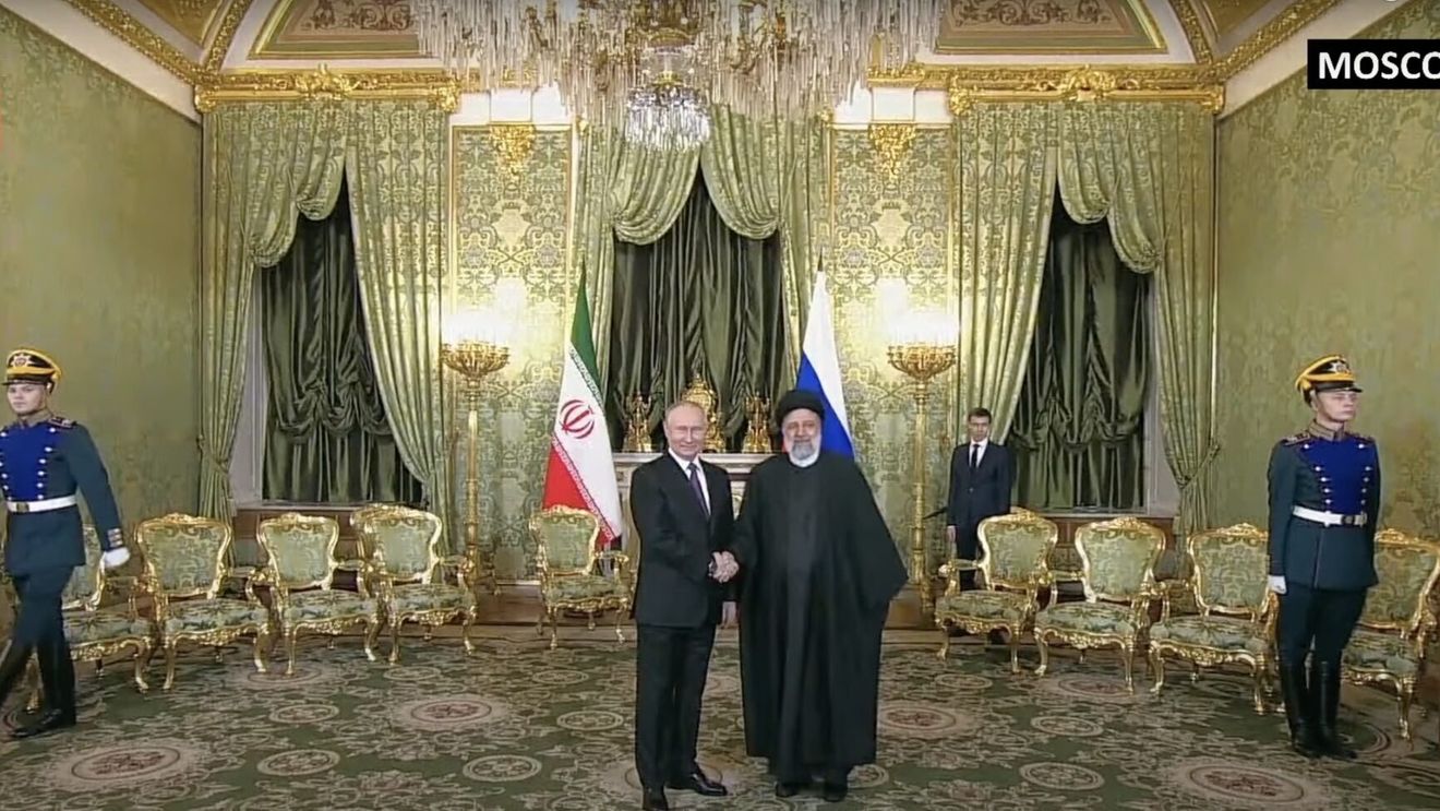 Putin l-a primit în vizită la Kremlin pe președintele iranian Ebrahim Raisi: Relaţiile noastre se dezvoltă foarte bine”