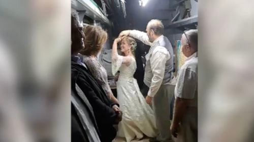 VIDEO Un cuplu de americani au petrecut noaptea nunții în buncăr, sub bombele de deasupra Ierusalimului / Atacul asupra Orașului Sfânt este considerat surprinzător, deoarece 30% din populația de aici e musulmană