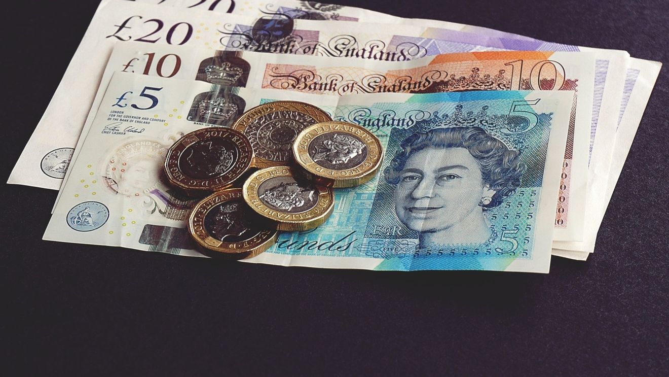 Lira sterlină este cea mai performantă monedă între valutele ţărilor membre ale G10 în 2023