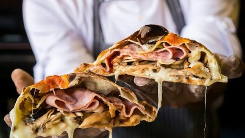 Delicii pe stradă cu bani puțini: Un bucătar cu stele Michelin face un tur gastronomic al Genovei