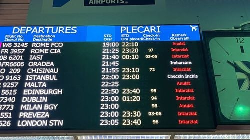 VIDEO Zeci de persoane au rămas blocate în Aeroportul Otopeni, în urma amânării sau chiar anulării unor zboruri către Spania și Italia, după ce lucrătorii Ryanair și Easyjet au intrat în grevă
