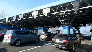 Asociaţia Naţională a Agenţiilor de Turism cere soluţii imediate pentru cozile din vămi / ”Este o situaţie absolut incredibilă, care nu ar trebui să mai aibă loc într-o ţară europeană”