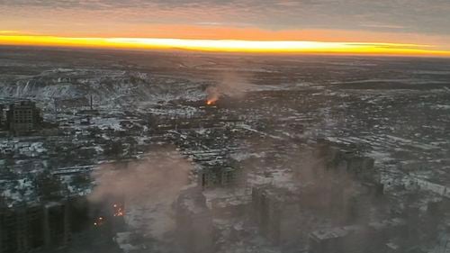 VIDEO Ruine și incendii - cum arată orașul Torețk, asediat de ruși de cinci luni