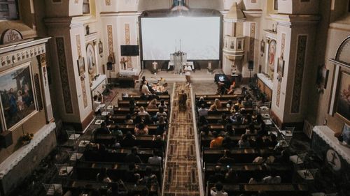 A început Festivalul Internațional de Film Câmpulung Film Fest / Italia și Tunisia, invitatele acestei ediții / Ce proiecții poți să urmărești