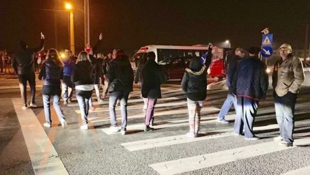 Șapte morți pe un drum național din cauza lipsei marcajelor. Localnicii au protestat pentru a treia zi consecutiv, autoritățile îi ignoră