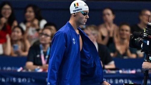 STUDIU Înotătorii olimpici poartă geci înainte de curse pentru a-și spori performanța