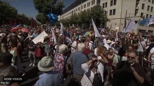 VIDEO Protestele masive din weekend de la Berlin împotriva restricţiilor anticoronavirus generează o dezbatere în Germania asupra dreptului la întrunire