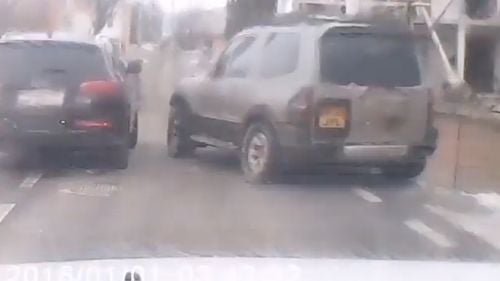 VIDEO Sucevean prins de polițiști după ce s-au tras mai multe gloanțe în mașină / A refuzat să oprească pentru că avea asigurare și inspecție tehnică la mașină