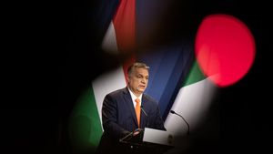 Orban anunță lansarea unor „consultări naționale” pentru a afla opinia maghiarilor privind susținerea unor noi sancțiuni împotriva Rusiei: „Au fost introduse într-un mod nedemocratic de birocrații de la Bruxelles”