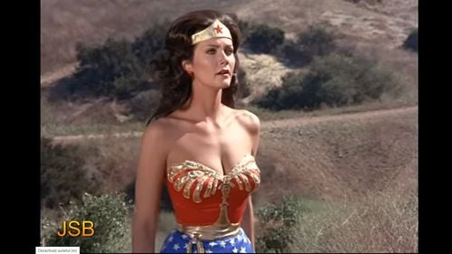 Lynda Carter, prima actriță care a jucat rolul de Wonder Woman, va fi prezentă la Paley Honors pentru a sărbători a 50-a aniversare a serialului TV