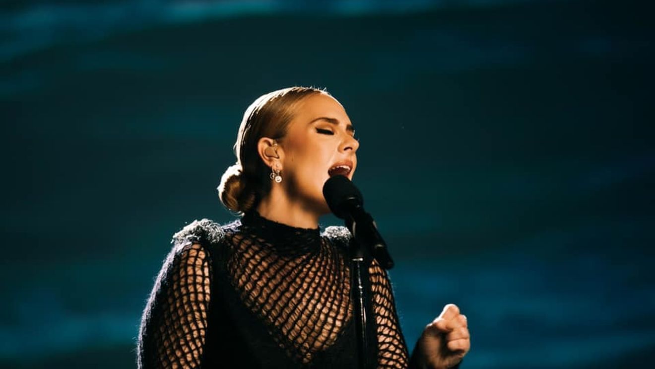 VIDEO Adele este marea câştigătoare a Brit Awards 2022, cu trei trofee principale