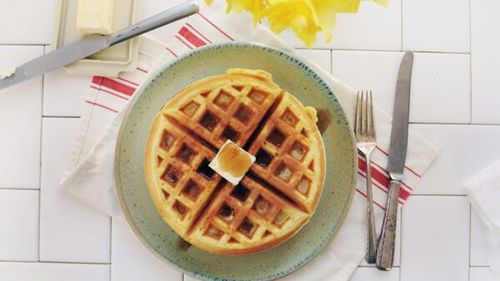 6 rețete de vafe dulci și sărate, perfecte pentru un mic dejun de weekend / De la gofre simple cu miere la vafe cu brânză și spanac