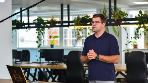 Detalii legate de ”Momentum”, primul concept de supercar electric dezvoltat integral în România. Interviu cu Ovidiu Toma, CEO al CryptoDATA