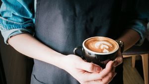 O ceașcă de nechezol pentru o amintire din comunism / Muzeul Amintirilor din Comunism din Brașov oferă o cafea din ”Epoca de Aur” pentru cei care contribuie cu amintiri de dinainte de 1989