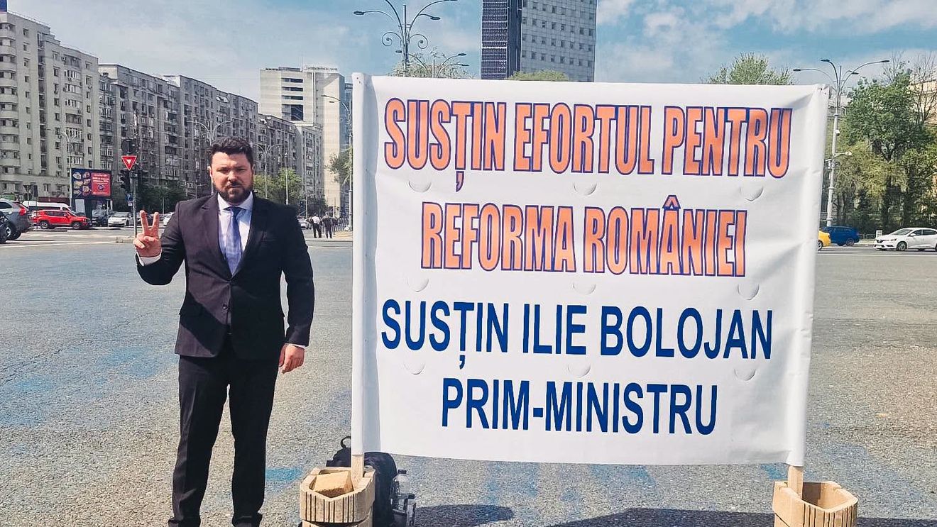 Primarul din Rădăuți, Bogdan Loghin (PNL), în Piața Victoriei pentru a-l susține pe premierul Ilie Bolojan
