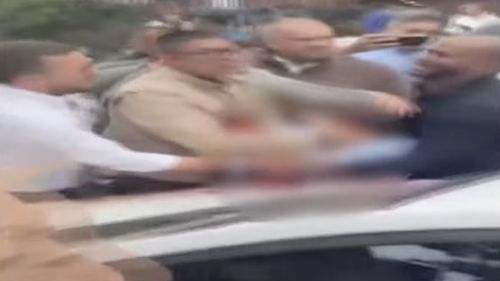 Candidat la președinție în Columbia, rănit grav în urma unui atentat / Au fost trase mai multe focuri de armă asupra sa / Atacatorul lui Miguel Uribe a fost prins