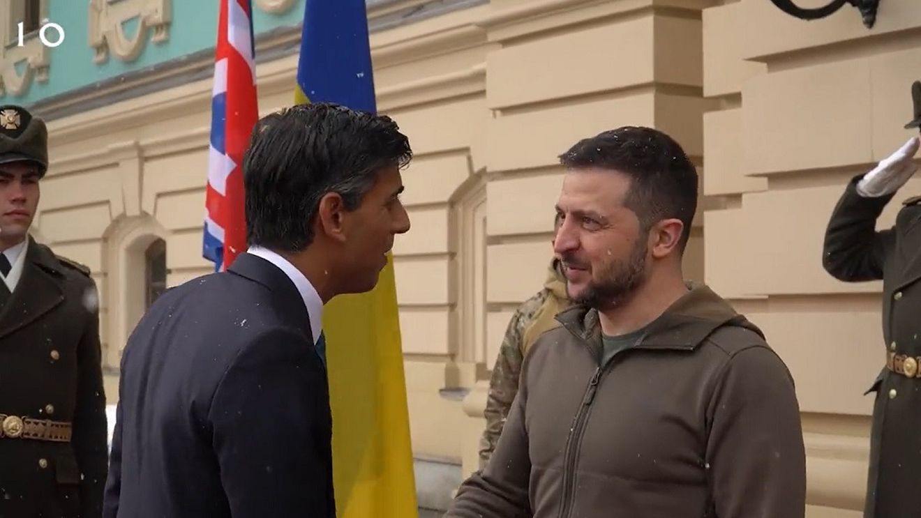 Președintele Zelenski face prima vizită în Marea Britanie de la începutul invaziei ruse. El se va întâlni și cu Regele Charles