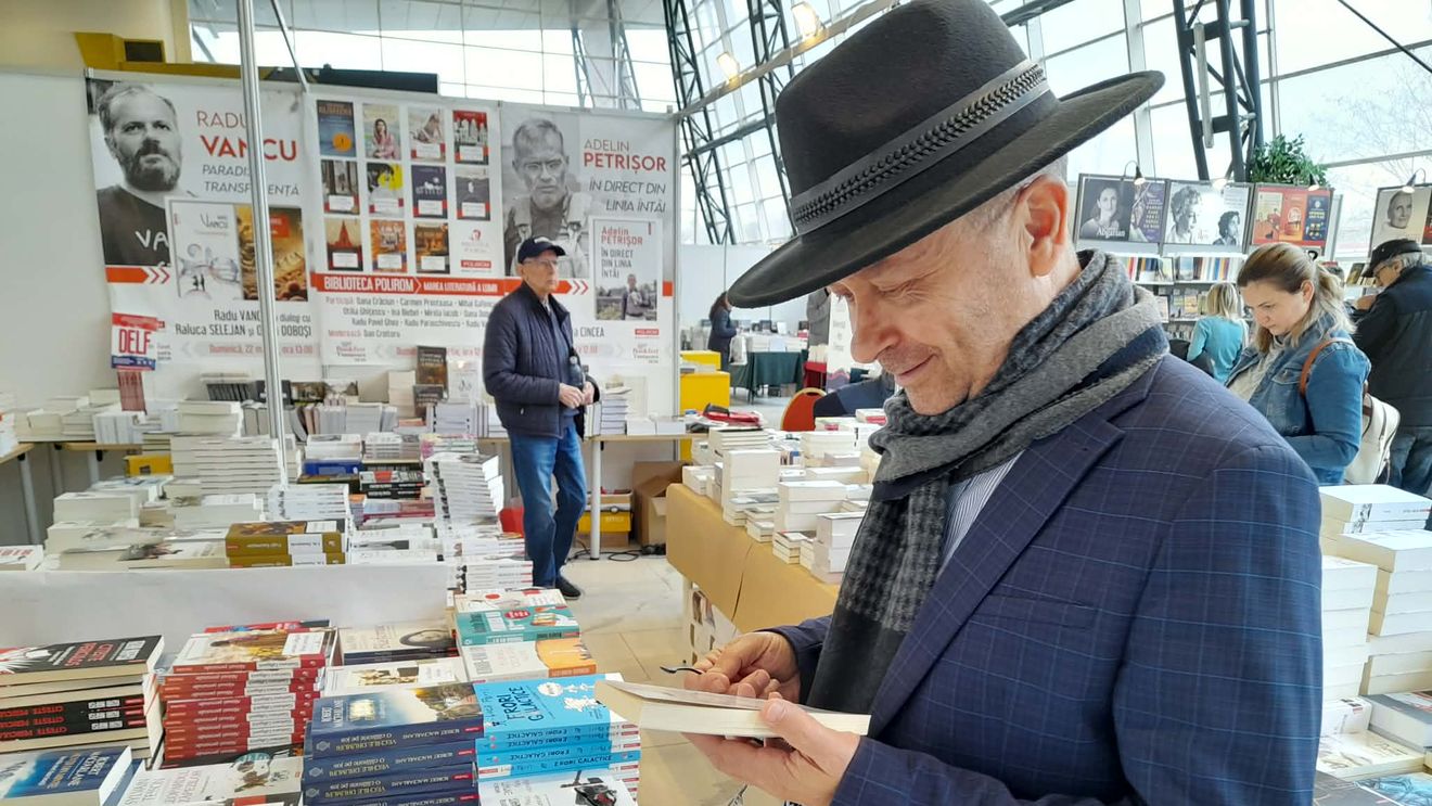 Criza economică golește librăriile: tot mai puțini cumpărători, tot mai aproape de închidere / „Bunurile culturale sunt cele la care o gospodărie renunță atunci când apar primele semne ale unei scăderi în economie"