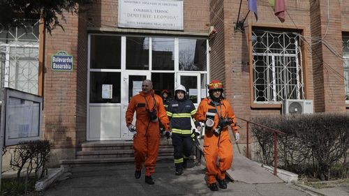 25 de elevi duși la spital după ce un alt elev a folosit un spray iritant la Liceul tehnic „Dimitrie Leonida” din București