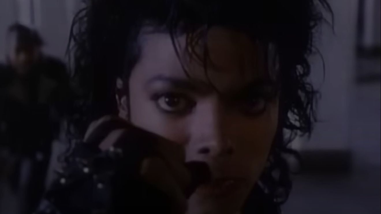 O jachetă a lui Michael Jackson, vândută la licitație la Londra pentru 250.000 de lire