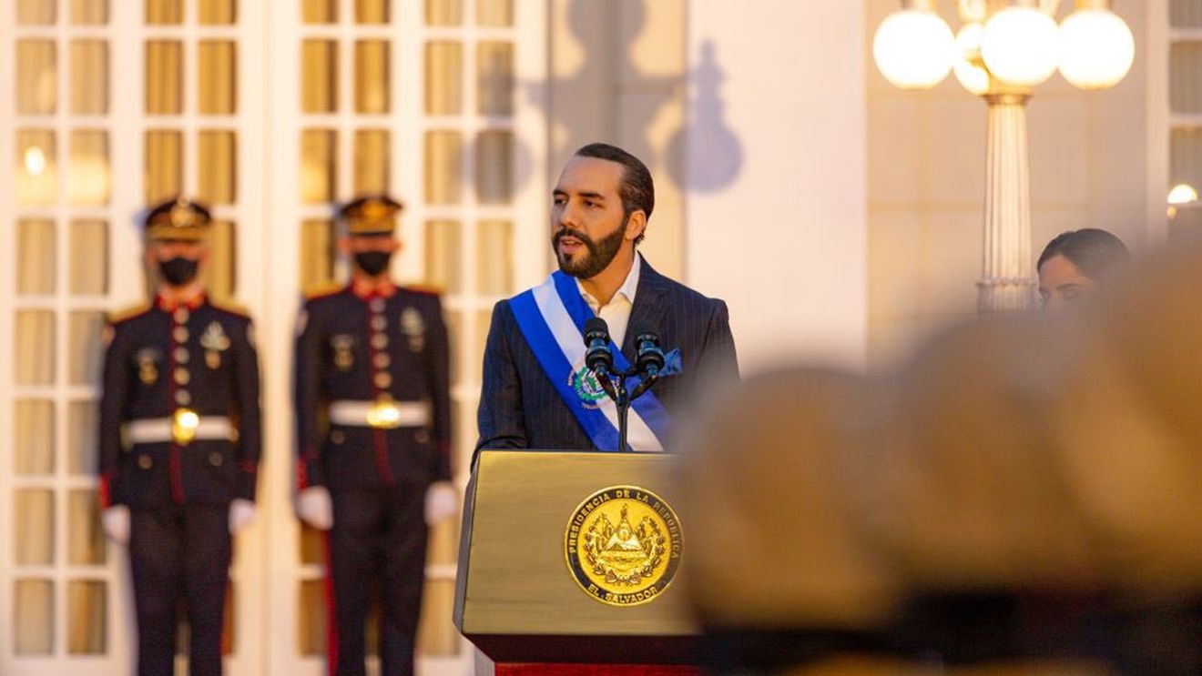 Președintele statului El Salvador s-a autoproclamat „cel mai cool dictator din lume”, în timp ce țara din America Centrală se află într-o criză politică și economică majoră