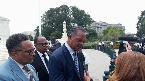Reverendul Jesse Jackson, spitalizat cu COVID-19 deși era vaccinat / America se confruntă cu o nouă creștere a numărului de infectări