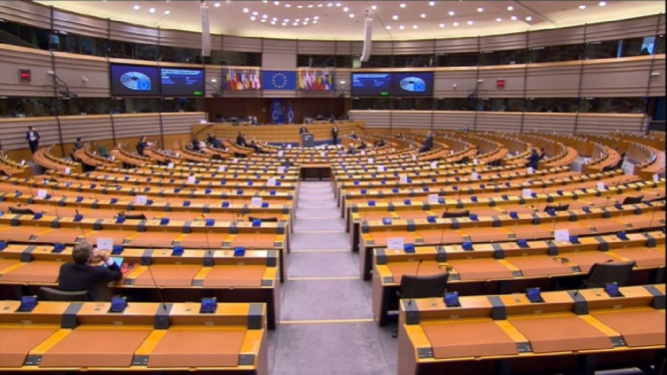 Parlamentul European cere să fie informat despre toate consultările și evaluările planurilor naționale de redresare / Consiliul UE, nou apel către statele membre să ratifice decizia privind resursele proprii / Nouă țări, inclusiv România, mai au de trimis proiectele naționale 