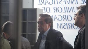 UPDATE Ioan Niculae a fost dat în urmărire națională după ce polițiștii nu l-au găsit acasă pentru a-l duce la închisoare/ La ultimul termen din proces a lipsit pentru că era în Italia