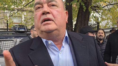 Gigi Nețoiu și-a depus candidatura la Primăria București / A mers cu taraful